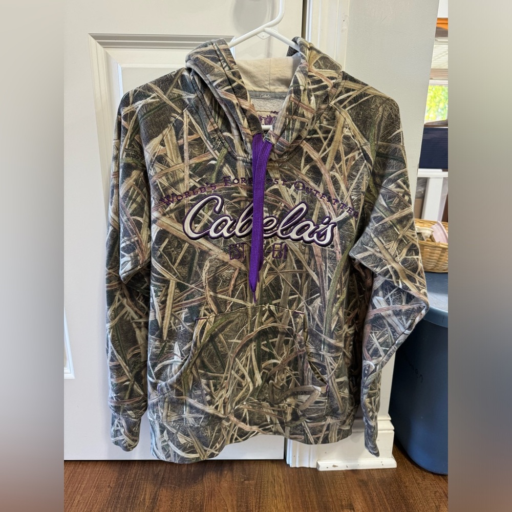 Women’s Camo Sweatshirt